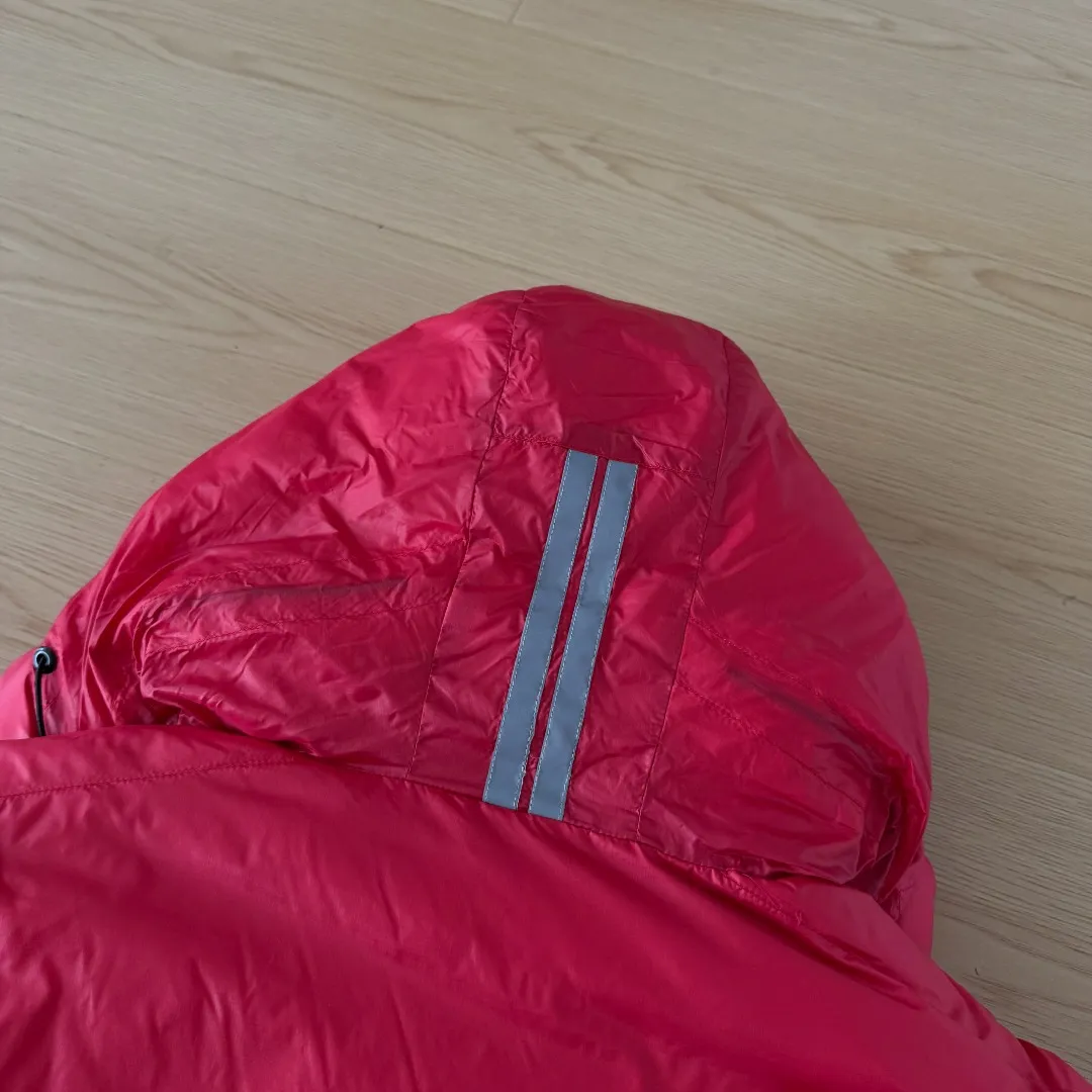 Style No.: Y 111 𝘾𝘼𝙉𝘼𝘿𝘼 𝙂𝙊𝙊𝙎𝙀/Big Goose 2252 Style 2023 Limited New Arrival Crofton Puff Down Jacket Pure Guangzhou Inspection 80 White Duck Down Filling‼ Top version, ceiling level‼ Crofton soft bread, the latest New Arrival style in 2023, has a cold protection effect of up to level 4. It uses recycled Feather-Light tear-resistant fabric, which is super Lightweight and has no weight-bearing feeling on the upper body! The unique black label highlights your temperament‼ Canada Goose, a Canadian brand, has always been recognized as the warmest down jacket. Various Instagram celebrities, Internet celebrities, and celebrities often wear it for street photos. I do Canada Goose every year, but I still can’t get rid of my love for geese. No matter how cold the winter is, there is no need to be afraid, because there are geese! Filled with 80% white duck down, Canada Goose is the legendary warmest down jacket and is known as a must-have for Arctic outdoor sports! The most popular down jacket in the world, celebrities are rushing to buy it, it is a must-have! Same Style Sizes for Men and Women: XS~XXL Color: Black Black Label Black Red Label Gray Black Label Gray Red Label Navy Blue Red